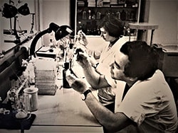 В лаборатории КНИИЭМ (1970-е)